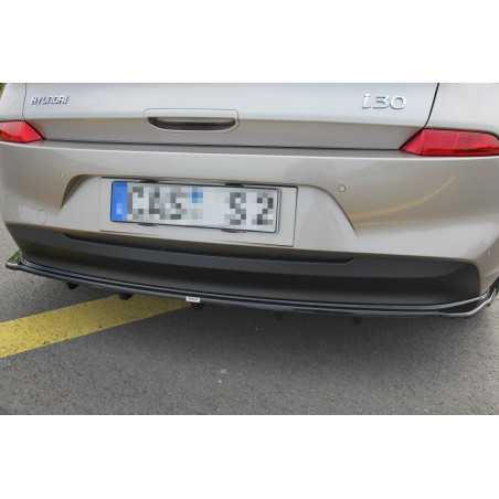 Maxton Design-CENTRAL ARRIÈRE SPLITTER (AVEC UNE BARRE VERTICALE) HYUNDAI I30 MK3 HATCHBACK 